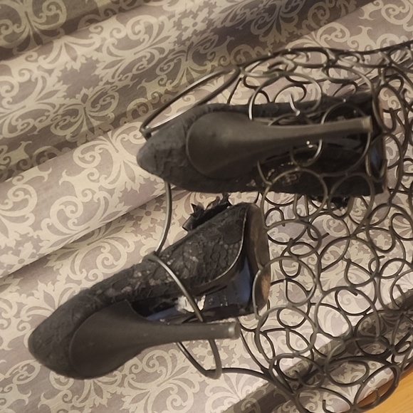 Dolce & Gabbana Black Lace w/bow heels size 39/9  Made in Italy - Picture 3 of 8